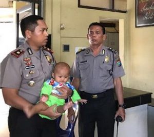Ditelantarkan Ibunya di Halte Kampung lalang, Bayi 8 Bulan Diselamatkan Polantas