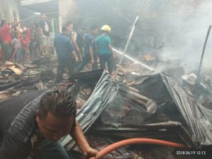 Api Sisa Bakaran Sampah Ratakan Rumah Tukang Botot Dengan Tanah