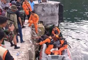 Tim Gabungan Temukan Satu Jenazah Korban Kapal Tenggelam di Danau Toba