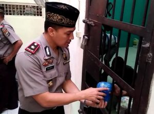 Tahanan Polsek Percut Dapat Takjil Dari Kapolsek