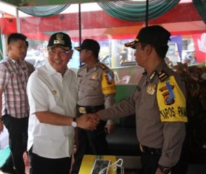 Tinjau 4 Pospam Lebaran, Wali Kota Berikan Bingkisan Pada Petugas Jaga