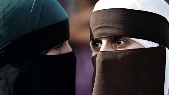 Kenakan Cadar di Tempat Umum, Seorang Wanita Dikenakan Denda Rp 2,2 Juta