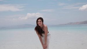 Foto Di Pantai, Wulan Guritno Dikecam Warganet, Ini Pemicunya