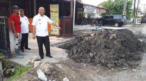 Tanah Sisa Korekan Drainase Tak Diangkut, Sahat : Kontraktornya Harus Dievaluasi