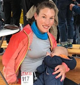 Lomba Lari Sambil Menyusui Anaknya, Pelari Marathon Inggris Ini Curi Perhatian Dunia