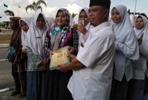 Belasan Ribu Al-Quran Dibagikan Pada Peserta dan Masyarakat Selama MTQN Dilaksanakan