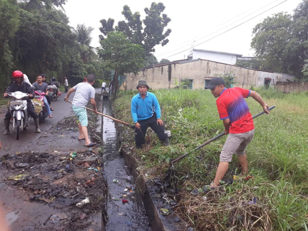 Caleg PSI Waliyono Bantu Warga Gotong-Royong
