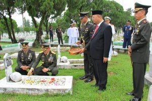 Sambut HUT ke-73 TNI, Wali Kota Ziarah ke Taman Makam Pahlawan