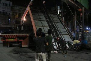 Tim Gabungan Kembali Tertibkan 14 Papan Reklame Bermaslah di Jalan Sisingamangaraja