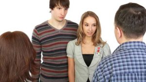 Masih Tinggal Serumah dengan Mertua, Dilema dan Tips Menjalaninya