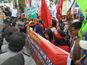 Unjuk Rasa Tak Ditanggapi, Buruh Sebut Gubernur Sumut ” Sontoloyo”