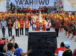 Buka Festival Yaahowu 2018 di Nias, Edy Rahmayadi Lakukan Hombo Batu
