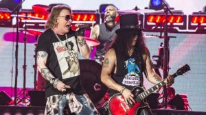 Axl Rose Sakit Saat Manggung, Konser GNR di Abu Dhabi Dihentikan