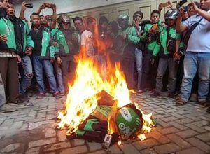 Kebijakan Manajemen Dianggap Merugikan, Ratusan Driver Gojek Unjuk Rasa
