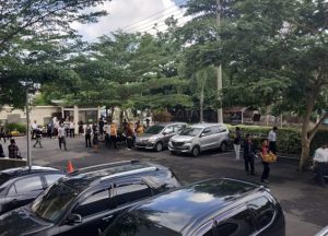 Gempa 5.7 SR Guncang Mataram, Pengunjung Hotel Berhamburan Keluar
