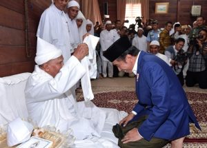 Kunker ke Langkat, Presiden Jokowi Silaturahmi Dengan Tuan Guru Babusalam