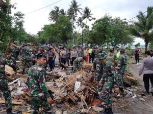 Takut Tsunami Susulan, Ribuan Warga Lampung Menginap di Kantor Gubernur