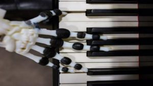 Peneliti di Inggris Ciptakan Robot Yang Bisa Bermain Piano