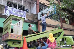 Pemko Medan Tertibkan Papan Merk Toko yang Tak Berizin