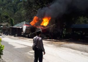 Mobil Tangki Pengangkut BBM Terbakar Di Jalan Lintas Tapteng- Taput