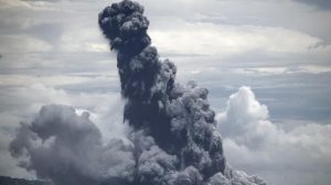Aktivitas Gunung Anak Krakatau Meningkat, Warga Dilarang Mendekat