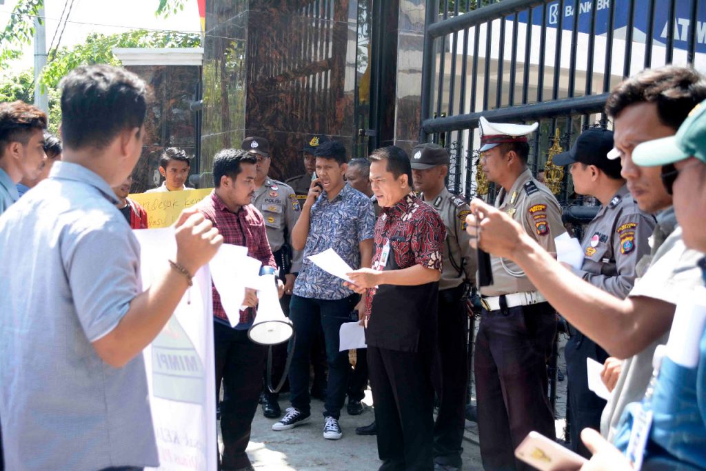 Proyek Di Dinas PU Dan Disperindag Kabupaten Deli Serdang Diduga Menyalah, Mimpi Sidak Demo Di Kejati Sumut
