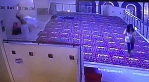 Terekam CCTV, Pelaku Spesialis Pencuri Handphone Di Mesjid Diamankan Polisi