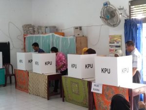 Calon Pemilih Disabilitas Antusias Salurkan Hak Suaranya di TPS 29