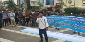 Apresiasi Kinerja KPU, Sejumlah Mahasiswa Gelar Aksi Damai Di Bundaran Gatot Subroto
