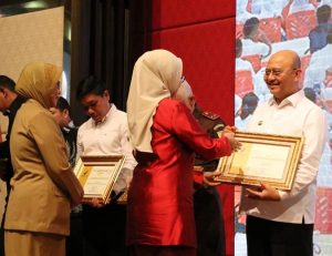 Wali Kota Medan Raih Penghargaan Dari Badan POM RI
