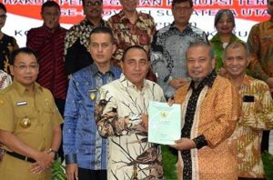 Cegah Korupsi, Gubsu Dan 8 Kepala Daerah Tandatangani Komitmen Bersama KPK