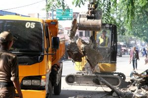 Pasar Kampung Lalang Ditertibkan, Arus Lalu Lintas Kembali Lancar