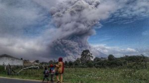 Gunung Sinabung Kembali Erupsi, Warga Diminta Jauhi Zona Merah