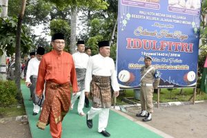 Gubernur dan Wagub Sumut Salat Idulfitri di Lapangan Merdeka, Momen Silaturahmi dan Bermaafan