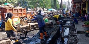 Dinas PU Medan Lakukan Normalisasi Drainase Di 6 Kecamatan