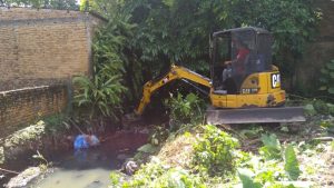 Normalisasi Sungai Dan Parit, Dinas PU Turunkan Spider Excavator