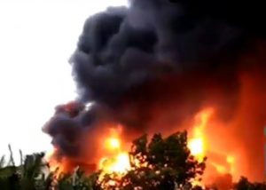 Kebakaran Di Pabrik Pembuatan Kasur , 9 Unit Mobil Pemadam Diturunkan