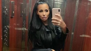 Berulangkali Operasi Plastik, Model Ini Malah Dicibir Mirip Alien