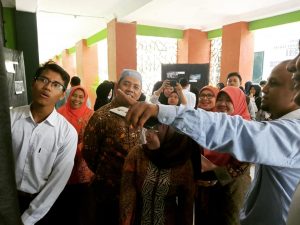 Gelar Pameran Foto, Karya Mahasiswa IKom UINSU Diapresiasi