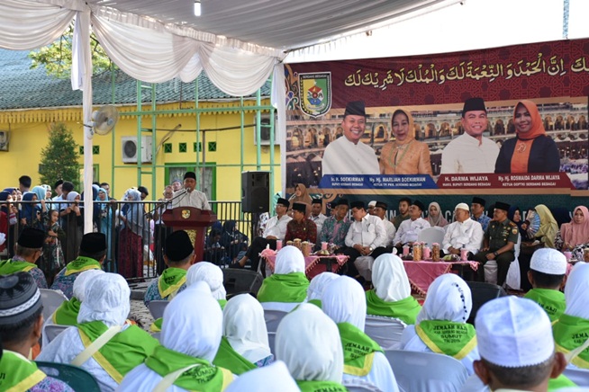 Wabup Darma Wijaya Lepas Keberangkatan Jamaah Calon Haji Sergai