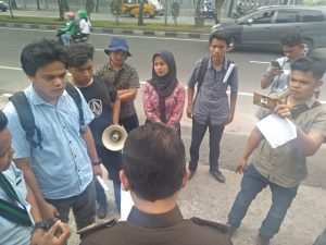HMI Sumut Demo Minta Dirut RSU Adam Malik Dicopot