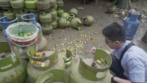 Grebek Lokasi Pengoplosan Gas di Langkat, Ratusan Tabung Gas Diamankan