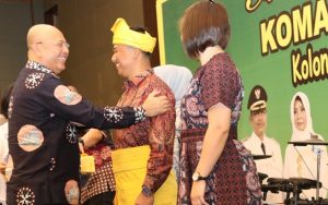Sambut Dandim 0201/BS Yang Baru, Wali Kota Beri Seperangkat Pakaian Adat Melayu