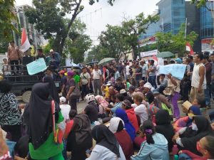 Tanah Digusur, Ratusan Massa Dari HPPLKN Unjuk Rasa Ke Kantor Gubsu