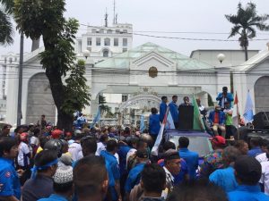 Tolak Kenaikan Iuran BPJS, Ratusan Buruh Unjuk Rasa di Kantor Gubsu