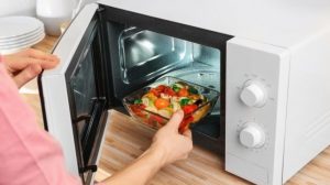 Ini Dia 6 Benda Yang Dilarang Masuk Ke Dalam Microwave