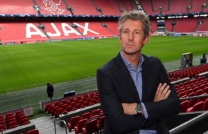 Bantu Solskjaer, MU Ingin Datangkan Kembali Van Der Sar Ke Old Trafford