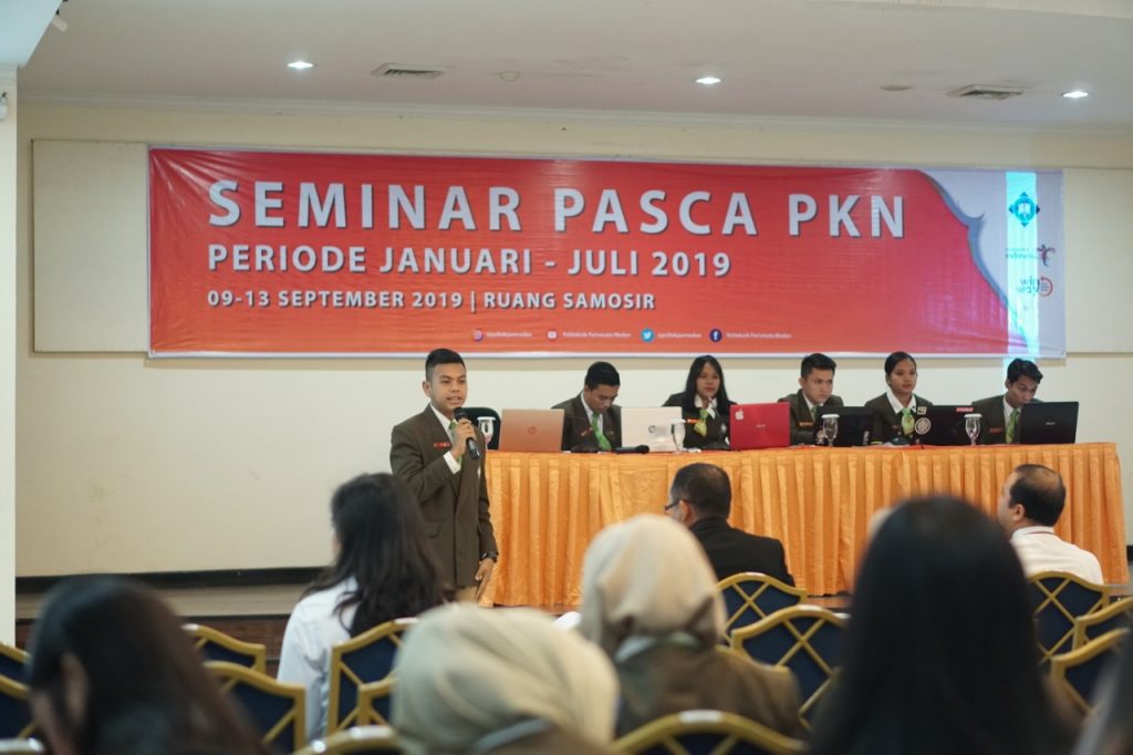Mahasiswa Poltekpar Medan berbagi Pengalaman sambil berlatih Public Speaking dalam Seminar Pasca PKN