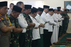 Sebelum Tinjau Karhutla di Riau, Presiden Komisi Gelar Salat Istisqa