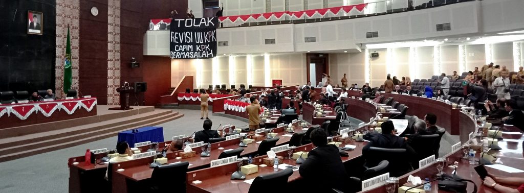 “Pimpinan, Ini Sidang Paripurna, Kok Ada Penyusup…”